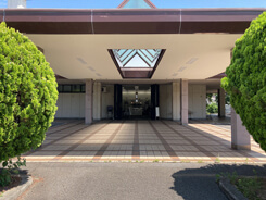 大阪市立小林斎場の特徴1 式場・斎場が併設のため、霊柩車やマイクロバスなどの手配不要